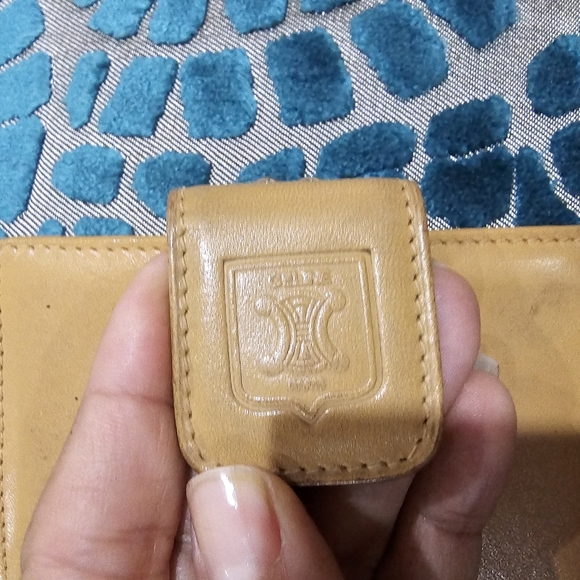 Authentic Celine Kiss lock wallet - Picture 3 of 8